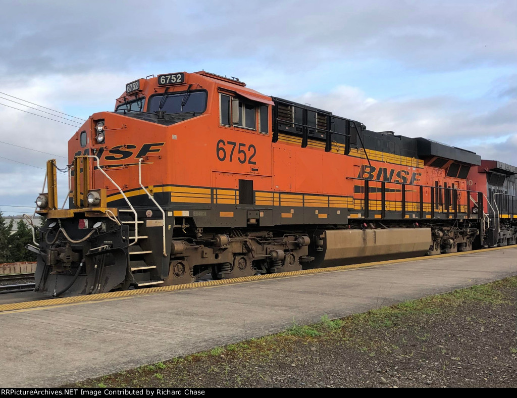 BNSF 6752